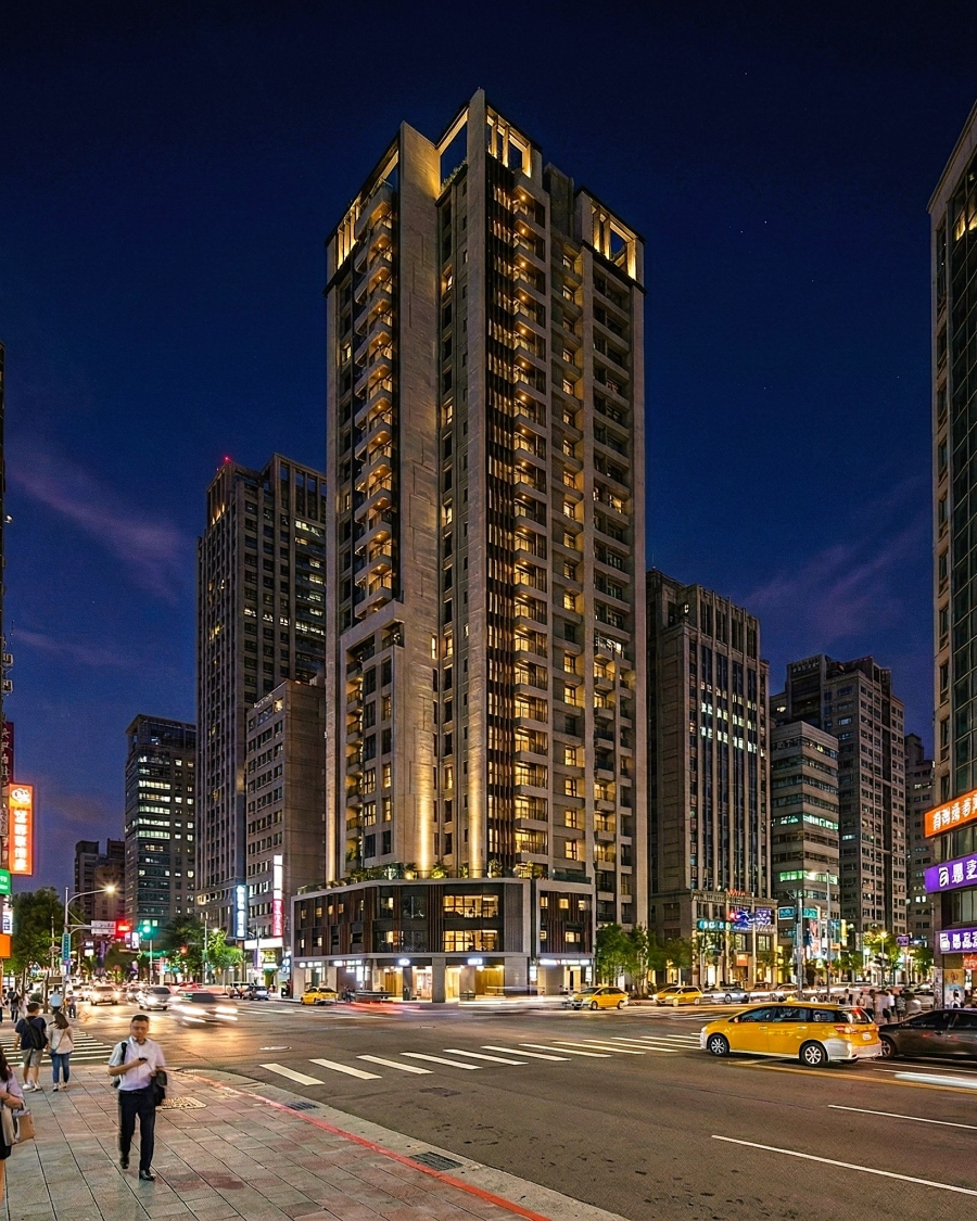 Gemini_Generated_Image_長春路夜景20251124YS